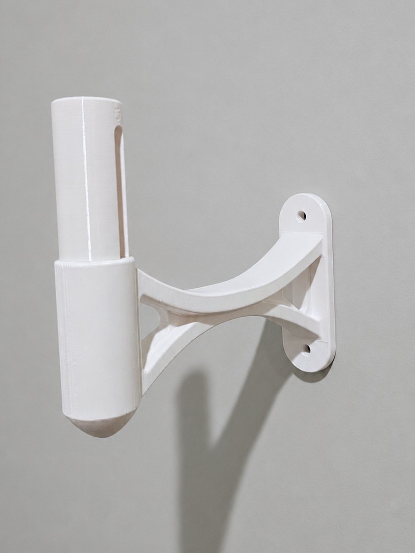 ITERA curved-arm vertical wall mount bracket, empty